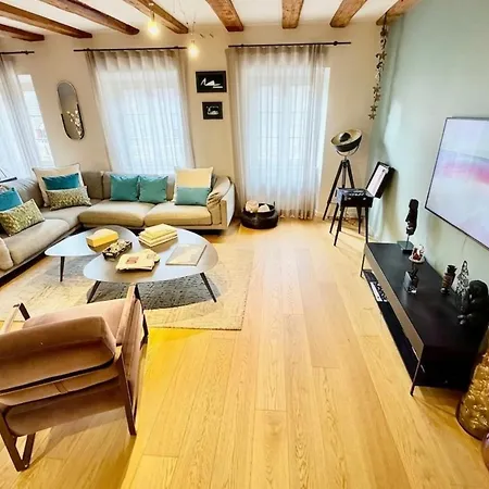 아파트 The Stables Premium Center *